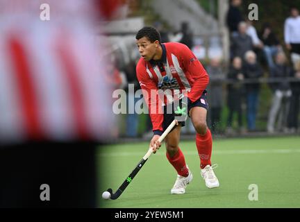 Brüssel, Belgien November 2024. Leopolds Nelson Onana wurde während eines Eishockeyspiels zwischen Racing und Leopold am Freitag, den 1. November 2024 in Brüssel, am 9. Tag der belgischen Hockeymeisterschaft in der ersten Liga, dargestellt. BELGA FOTO JOHN THYS Credit: Belga News Agency/Alamy Live News Stockfoto