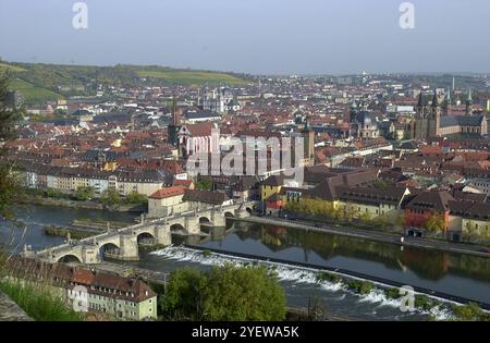 Blick auf Würzburg von der Festung Marienberg, Franken, Bayern, Deutschland, Europa, 2001 Stockfoto