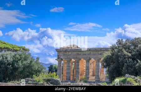 Tempel des Neptun in Paestum in Italien. Stockfoto