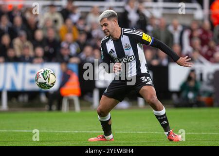 Newcastle upon Tyne, Großbritannien. 30. Oktober 2024. Newcastle upon Tyne, England – Oktober 30: Bruno Guimarães aus Newcastle United im Carabao Cup 2024/25 zwischen Newcastle United FC und Chelsea FC im St. James Park am 30. Oktober 2024 in Newcastle upon Tyne, England. (Richard Callis/SPP) Credit: SPP Sport Press Photo. /Alamy Live News Stockfoto