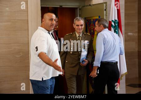 Ain El Tine, Libanon. November 2024. Generalmajor Aroldo Lazaro Saenz, Missions- und Einsatzkommandeur der UNIFIL (Interimstruppe der Vereinten Nationen in Libanon), traf am 1. November 2024 mit dem Präsidenten des libanesischen Parlaments, Nabih Berri, in Ai el-Tiné, Libanon, zusammen. Foto: Marc Fayad/ABACAPRESS. COM Credit: Abaca Press/Alamy Live News Stockfoto