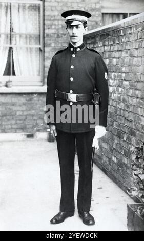 Die britische Rote Kreuz-Gesellschaft hat sich während des Ersten Weltkriegs freiwillig in Uniform gemeldet. Stockfoto