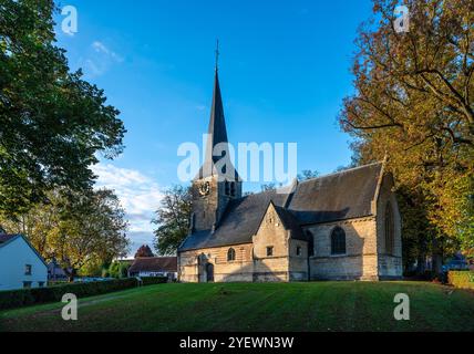 Die St. Anna Kapelle und die grüne Umgebung in Sint Anna Pede, Flandern, Belgien, 23. Oktober 2024 Stockfoto