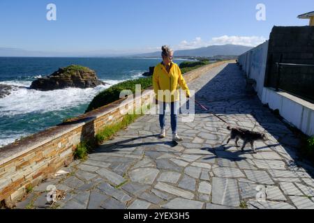 Ein Küstenspaziergang in der Stadt Foz an der Nordküste Galiciens Stockfoto