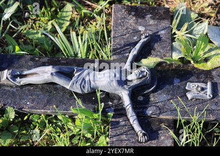 Landfriedhof am Allerheiligen-Tag. Anbetung und Erinnerung an die Toten. Périgord, Dordogne, Nouvelle Aquitaine, Frankreich, Europa. Foto von Hugo Martin. Stockfoto