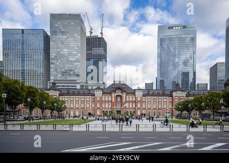 Panoramablick auf den Bahnhof Tokio und den Marunouchi-Platz in Tokio, Japan am 10. Oktober 2024 Stockfoto