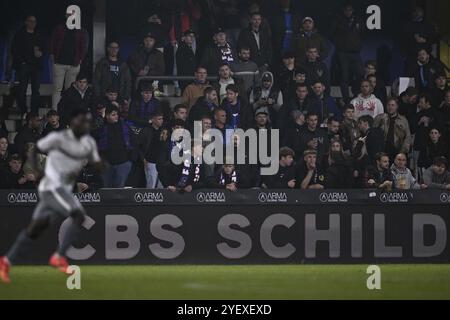 Westerlo, Belgien. November 2024. Die Fans von Dender wurden während eines Fußballspiels zwischen KVC Westerlo und FCV Dender EH in Westerlo am 13. Tag der Saison 2024-2025 der ersten Liga der „Jupiler Pro League“ der belgischen Meisterschaft am Freitag, den 1. November 2024, dargestellt. BELGA FOTO JOHAN EYCKENS Credit: Belga News Agency/Alamy Live News Stockfoto