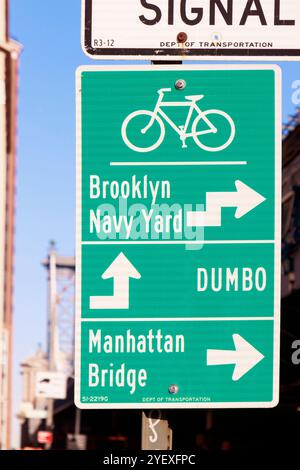 Verkehrsschild für brooklyn Navy Yard DUMBO & manhattan Bridge in brooklyn New york City usa Stockfoto