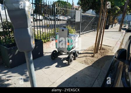 Mobile Liefereinheiten Roboterzustelldienste in den Straßen von Los Angeles, Kalifornien Stockfoto