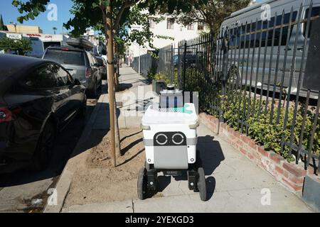 Mobile Liefereinheiten Roboterzustelldienste in den Straßen von Los Angeles, Kalifornien Stockfoto