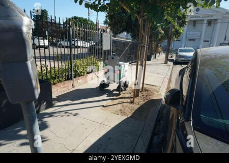 Mobile Liefereinheiten Roboterzustelldienste in den Straßen von Los Angeles, Kalifornien Stockfoto