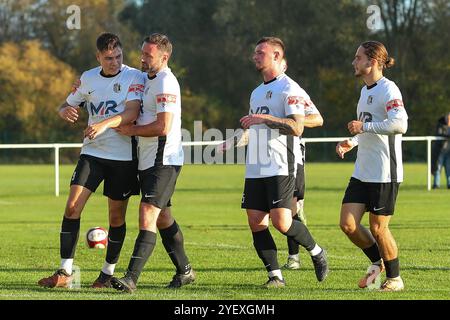 Walsall, Großbritannien, 26. Oktober 2024. Fletcher toll of Corby (9) feiert sein sideÕs viertes Tor in der Northern Premier League Division One Midlands Stockfoto