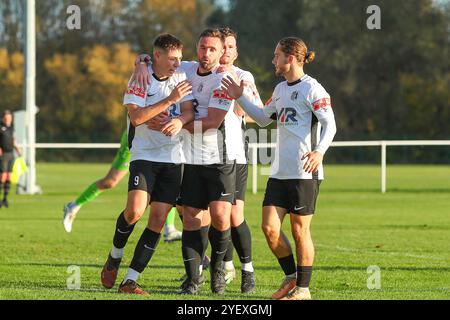 Walsall, Großbritannien, 26. Oktober 2024. Fletcher toll of Corby (9) feiert sein sideÕs viertes Tor in der Northern Premier League Division One Midlands Stockfoto