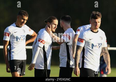 Walsall, Großbritannien, 26. Oktober 2024. Reuban Marshall aus Corby feiert sein sideÕs zweites Tor in der Northern Premier League Division One Midlands Stockfoto