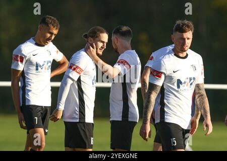 Walsall, Großbritannien, 26. Oktober 2024. Reuban Marshall of Corby (16) feiert sein sideÕs zweites Tor in der Northern Premier League Division One Mid Stockfoto