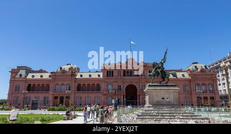 Buenos Aires, Argentinien, 27. Januar 2024 - Casa Rosada (Rosa Haus), Präsidentenpalast am Mayo-Platz in Buenos Aires, Argentinien, Blick vom Stockfoto