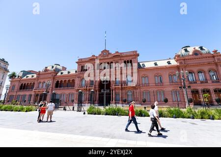 Buenos Aires, Argentinien, 27. Januar 2024 - Casa Rosada (Rosa Haus), Präsidentenpalast am Mayo-Platz in Buenos Aires, Argentinien, Blick vom Stockfoto