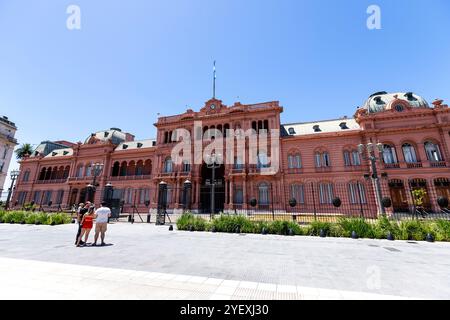 Buenos Aires, Argentinien, 27. Januar 2024 - Casa Rosada (Rosa Haus), Präsidentenpalast am Mayo-Platz in Buenos Aires, Argentinien, Blick vom Stockfoto