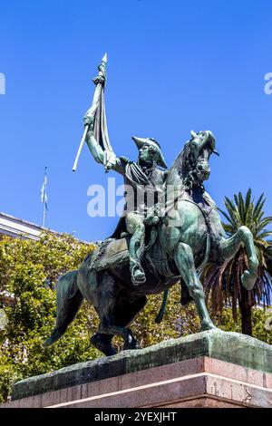 Buenos Aires, Argentinien - 27. Januar 2024 - das Denkmal für General Belgrano (Monumento al General Manuel Belgrano) auf der Plaza de Mayo, einem öffentlichen Platz in f Stockfoto