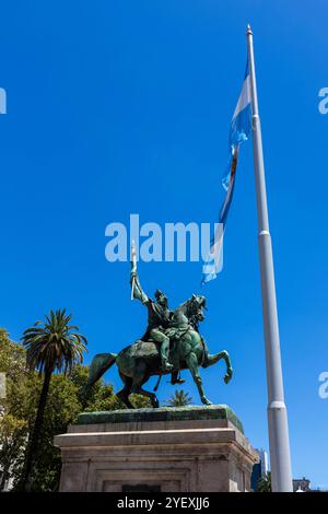 Buenos Aires, Argentinien - 27. Januar 2024 - das Denkmal für General Belgrano (Monumento al General Manuel Belgrano) auf der Plaza de Mayo, einem öffentlichen Platz in f Stockfoto