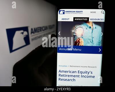 Deutschland. Juli 2024. In dieser Abbildung befindet sich ein Mobiltelefon mit der Webseite der American Equity Investment Life Holding Company. (Credit Image: © Timon Schneider/SOPA Images via ZUMA Press Wire) NUR REDAKTIONELLE VERWENDUNG! Nicht für kommerzielle ZWECKE! Stockfoto