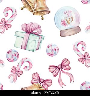 Nahtloses Aquarellmuster - Zuckerrohr, weihnachtliche süße Pfefferminze Zimt Lutscher rosa weiß, Geschenk mit roter Schleife, grüne Box, Jingle goldene Glocken Stock Vektor