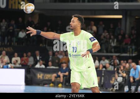 Nantes, Frankreich. 31. Oktober 2024. Timothey N'Guessan vom FC Barcelona während des Handballspiels der EHF Champions League, Gruppenphase zwischen HBC Nantes und FC Barcelona am 31. Oktober 2024 in der H Arena in Nantes, Frankreich - Foto Laurent Lairys/DPPI Credit: DPPI Media/Alamy Live News Stockfoto