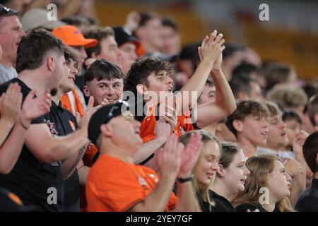 Brisbane, Australien. November 2024. Brisbane, Australien, 1. November 2024: Fans von Brisbane werden während des Isuzu Ute A League-Spiels zwischen Brisbane Roar und Sydney FC im Suncorp Stadium in Brisbane, Australien gesehen Matthew Starling (Promediapix/SPP) Credit: SPP Sport Press Photo. /Alamy Live News Stockfoto