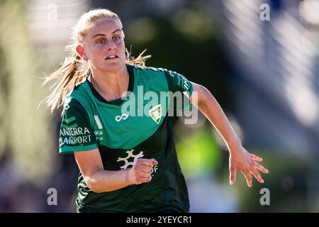 Canberra, Australien; 2. November 2024: Emma Robers von Canberra United FC im Kampf 2024/25 beim Spiel der Ninja A-League Women Round 1 zwischen Canberra United FC und Brisbane Roar FC im McKellar Park in Canberra, Australien am 2. November 2024. (Foto: Nick Strange/Fotonic/Alamy Live News) Stockfoto