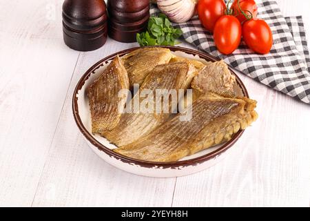 Gebackene Stachelrochen mit Öl und Gewürzen Stockfoto