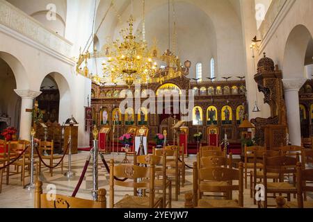 Das Innere der 2014 geweihten St. Demetrius-orthodoxen Kathedrale in Berat, Albanien. Berat gehört zum UNESCO-Weltkulturerbe. Stockfoto