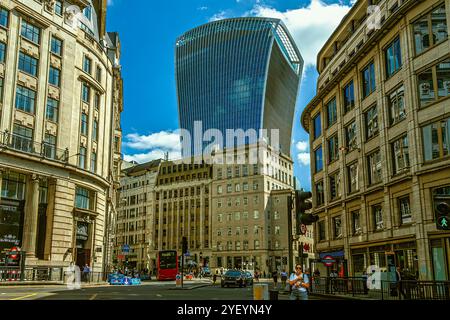 Stadtbild der 20 Fenchurch Street, auch bekannt als Walkie-Talkie in der City of London. London, England, Europa Stockfoto