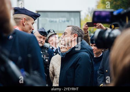 Rennes, Frankreich. November 2024. Der französische Innenminister Bruno Retailleau, der sich am 1. November 2024 bei einem Besuch zum Drogenhandel im Bezirk Maurepas in Rennes, Westfrankreich, befasste. Foto: Yannick Billioux/ABACAPRESS. COM Credit: Abaca Press/Alamy Live News Stockfoto