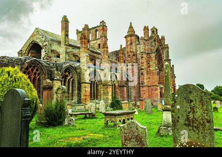 Mittelalterliche Ruinen des Zisterzienserklosters in Schottland auf Bitten von König David I. von Schottland. Melrose, Schottland, Europa Stockfoto