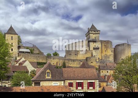 Chateau de Castelnaud ist eine mittelalterliche Festung in der Gemeinde Castelnaud-la-Chapelle im Perigord, Südfrankreich Stockfoto