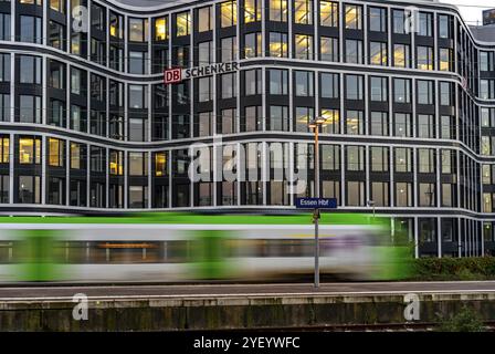 Der Hauptsitz des Logistikdienstleisters DB Schenker AG, an der Kruppstraße, am Hauptbahnhof Essen, Nordrhein-Westfalen, GERM Stockfoto