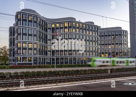 Der Hauptsitz des Logistikdienstleisters DB Schenker AG, an der Kruppstraße, am Hauptbahnhof Essen, Nordrhein-Westfalen, GERM Stockfoto