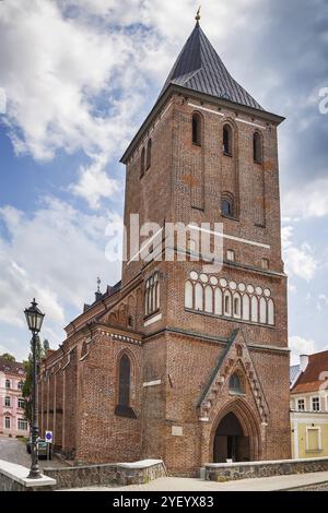 Die St. John Church in Tartu ist eine gotische, lutherische Kirche aus Ziegelstein, eines der Wahrzeichen der Stadt Tartu in Estland, Europa Stockfoto