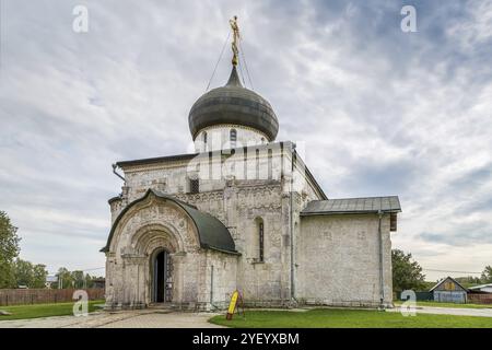 Die St.-Georgs-Kathedrale wurde zwischen 1230 und 1234 in Jurjew-Polski erbaut Stockfoto