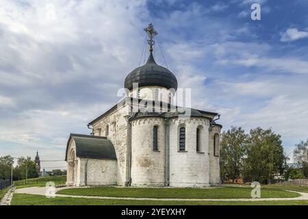 Die St.-Georgs-Kathedrale wurde zwischen 1230 und 1234 in Jurjew-Polski erbaut Stockfoto