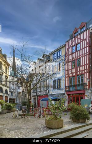 Straße im historischen Zentrum von Rouen mit Fachwerkhäusern, Frankreich, Europa Stockfoto