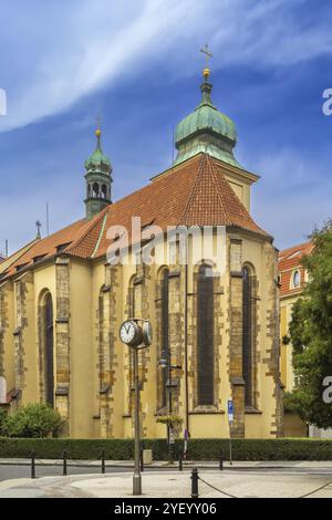 Die Kirche des Heiligen Geistes ist eine gotische Kirche in Prag, Tschechien Stockfoto