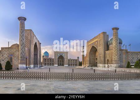 Registan-Platz im historischen Zentrum von Samarkand, Usbekistan, Asien Stockfoto