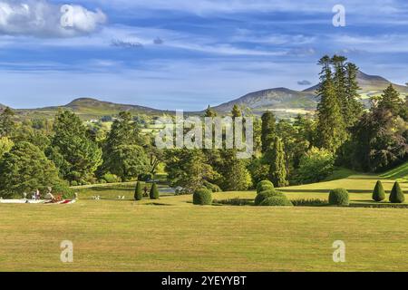 Blick auf Old Long Hill in den Wicklow Mountains vom Powerscourt Park, Irland, Europa Stockfoto