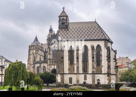 St. Michael Kapelle und Kathedrale St. Elisabeth in Kosice, Slowakei, Europa Stockfoto