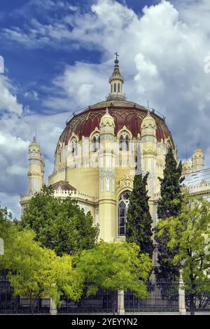 Die Kirche Saint Manuel und Saint Benedikt ist eine katholische Kirche in Madrid, Spanien Stockfoto