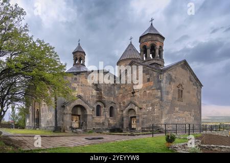 Saghmosavank ist ein armenischer Klosterkomplex aus dem 13. Jahrhundert im Dorf Saghmosavan in Armenien Stockfoto