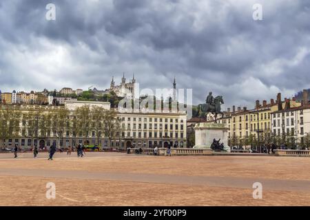 Der Place Bellecour ist ein großer Platz im Zentrum von Lyon, Frankreich, Europa Stockfoto