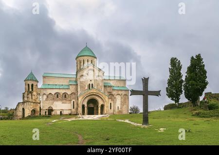 Die Kathedrale von Kutaisi, besser bekannt als die Kathedrale von Bagrati, ist eine Kathedrale aus dem 11. Jahrhundert in der Stadt Kutaisi in Georgien, Asien Stockfoto