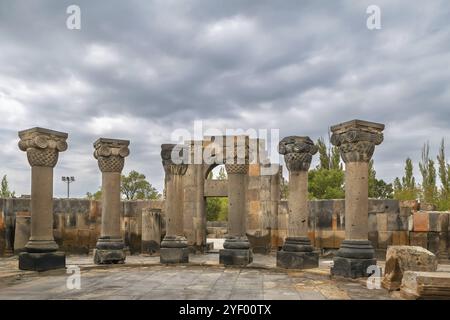 Die Kathedrale von Zvartnots ist eine armenische Kathedrale aus dem 7. Jahrhundert in Vagharshapat, Armenien, Asien Stockfoto